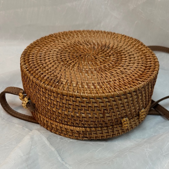 Woven Round Straw Crossbody Bag - Brown like new - Picture 4 of 8